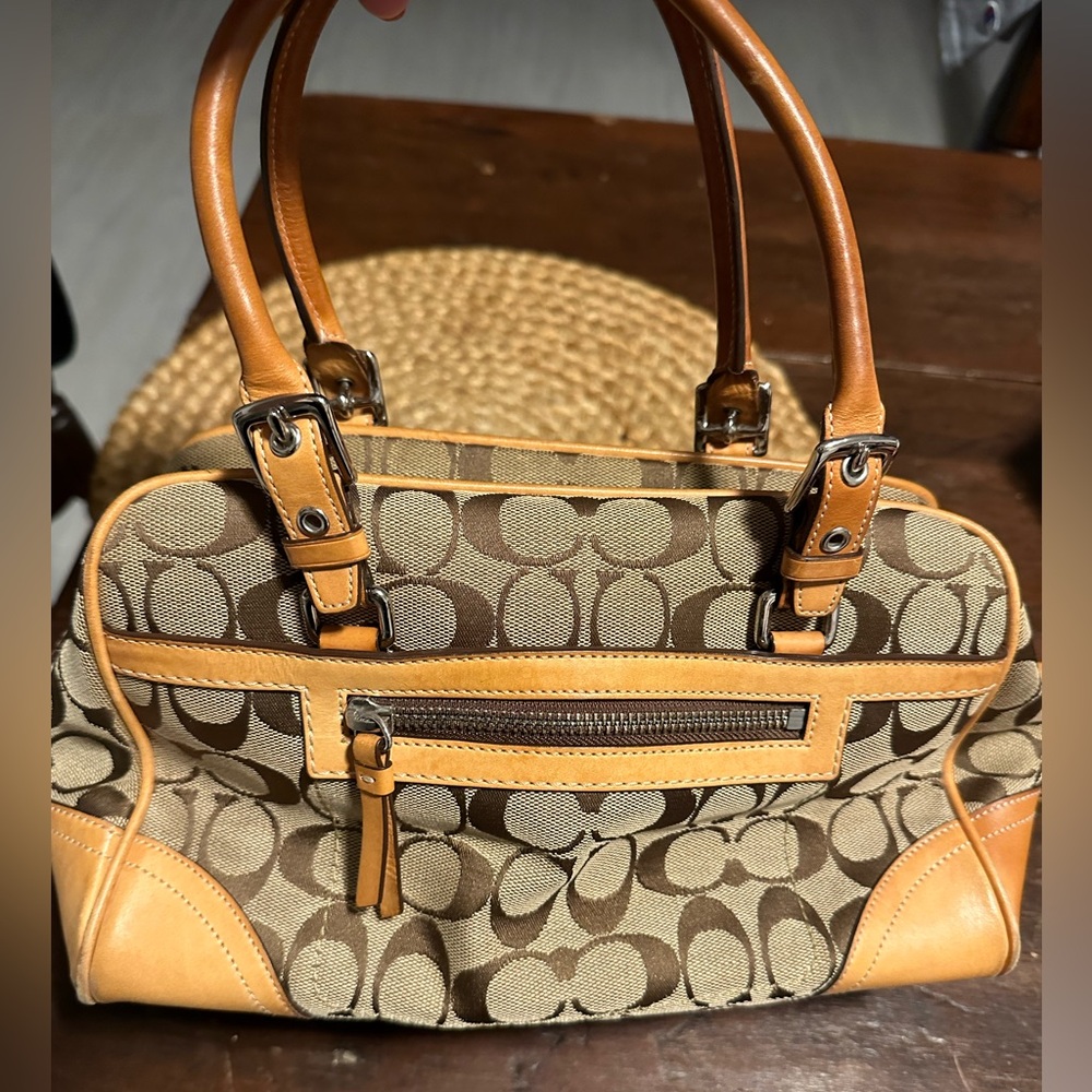 Coach classic vintage logo beige shoulder bag